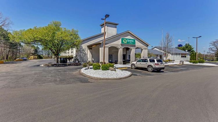 Quality Inn Youngstown Exterior