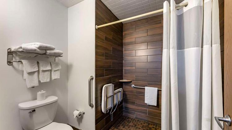 Quality Inn Youngstown Room