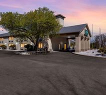 Quality Inn Youngstown Exterior