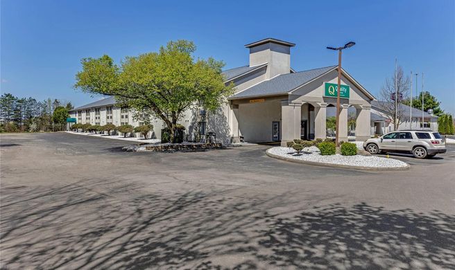 Quality Inn Youngstown Exterior