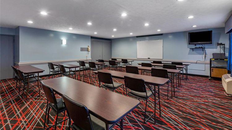 Quality Inn Youngstown Meeting