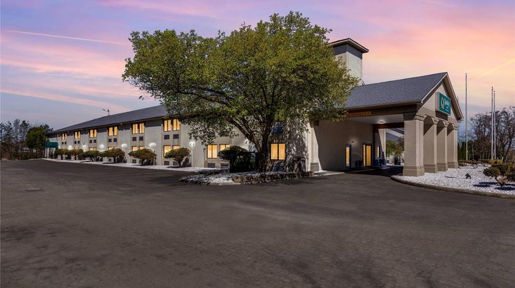 Quality Inn Youngstown Exterior
