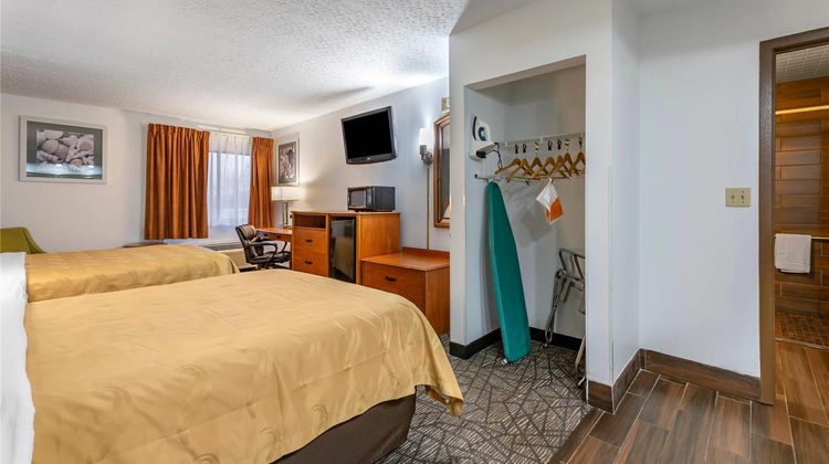 Quality Inn Youngstown Room