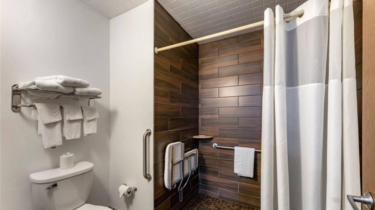 Quality Inn Youngstown Room