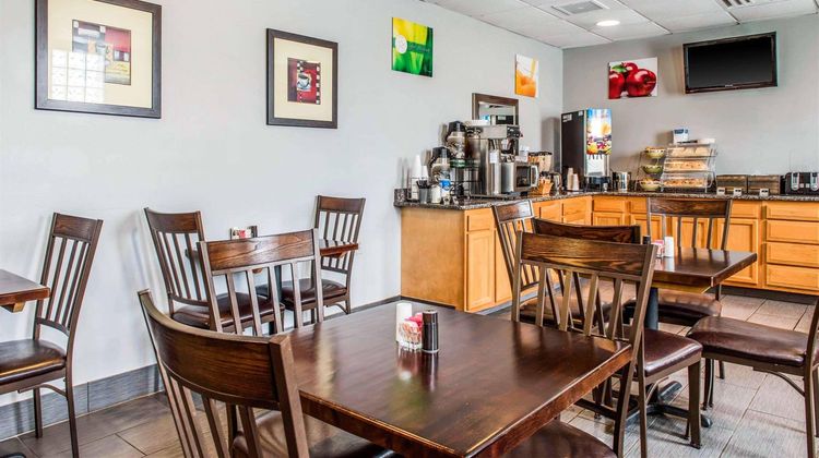 Quality Inn Youngstown Restaurant