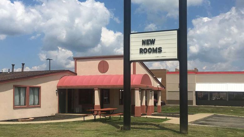 <b>Rodeway Inn Circleville Exterior</b>. Images powered by <a href="https://iceportal.shijigroup.com/" title="IcePortal" target="_blank">IcePortal</a>.