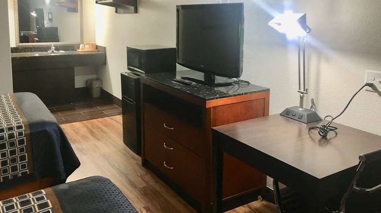 <b>Rodeway Inn Circleville Room</b>. Images powered by <a href="https://iceportal.shijigroup.com/" title="IcePortal" target="_blank">IcePortal</a>.