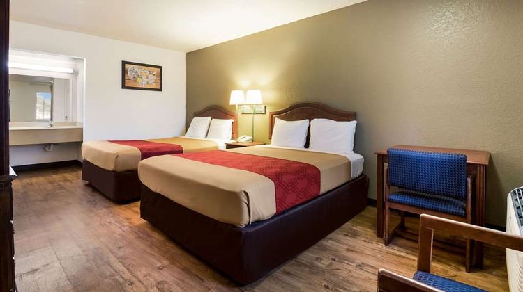 Econo Lodge Room