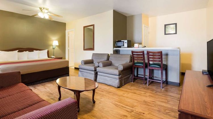 Econo Lodge Room