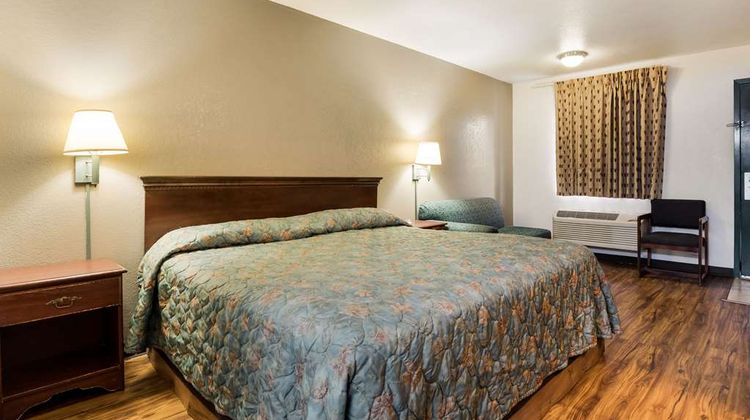 Econo Lodge Room