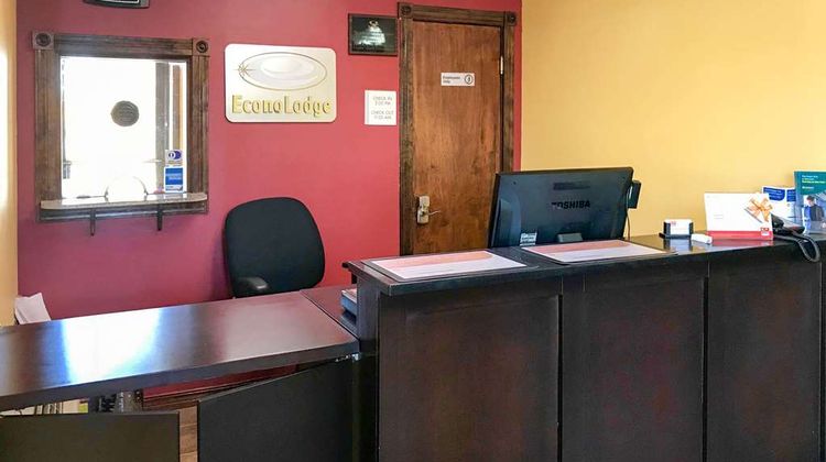 Econo Lodge Purcell Lobby