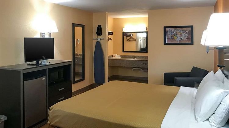 Econo Lodge Purcell Room