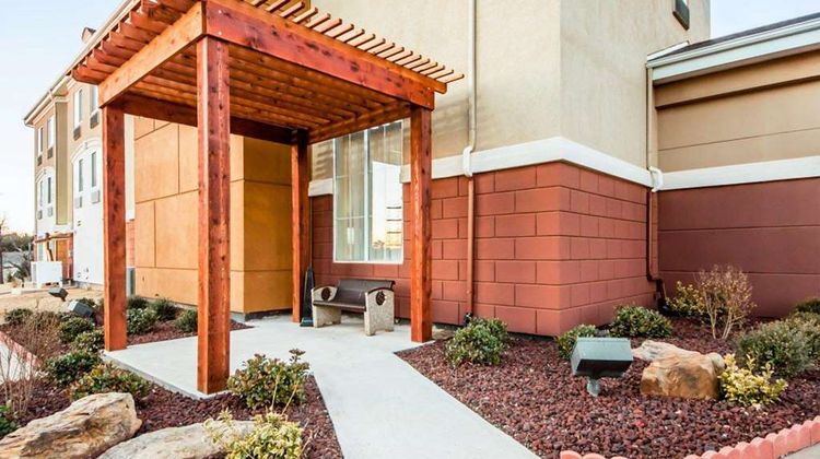 Sleep Inn & Suites Exterior