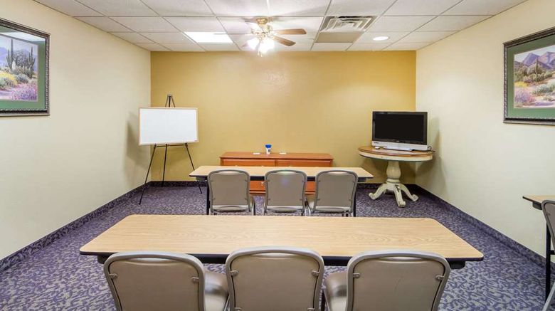 <b>Quality Inn & Suites Pryor Meeting</b>. Images powered by <a href="https://iceportal.shijigroup.com/" title="IcePortal" target="_blank">IcePortal</a>.