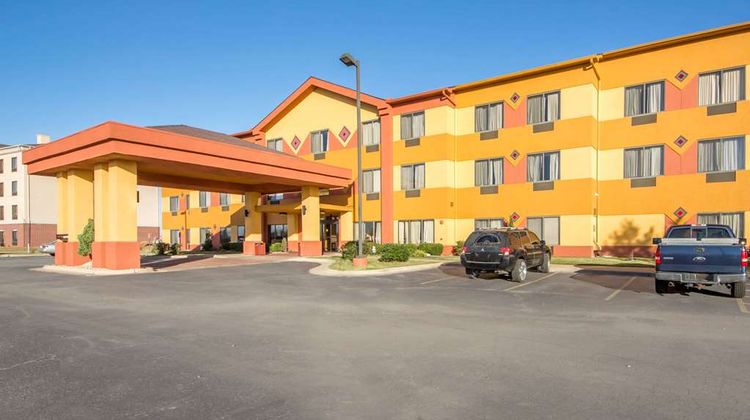 Quality Inn & Suites Pryor Exterior