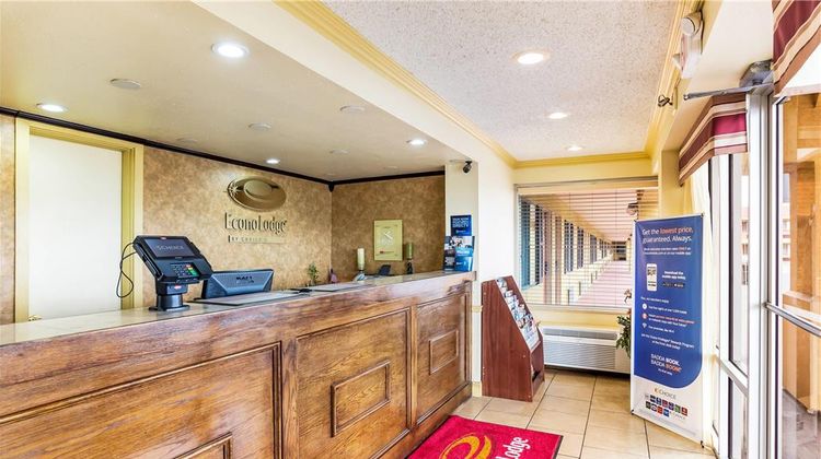 Econo Lodge Lobby