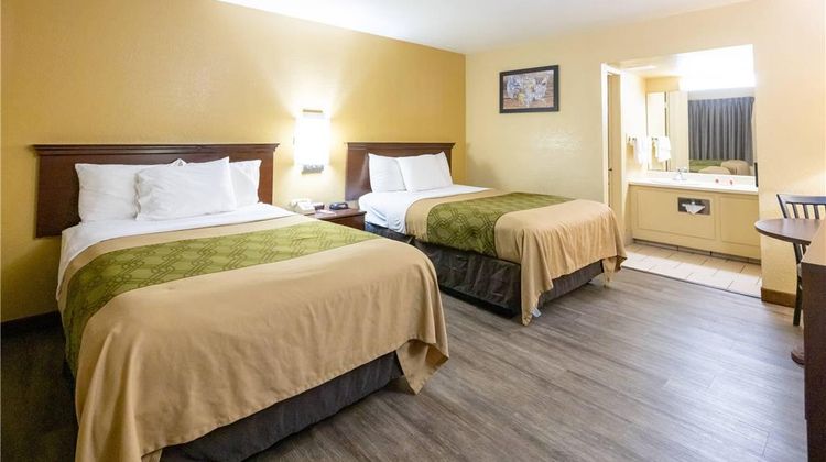 Econo Lodge Room