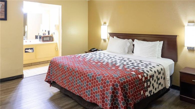 <b>Econo Lodge Room</b>. Images powered by <a href="https://iceportal.shijigroup.com/" title="IcePortal" target="_blank">IcePortal</a>.