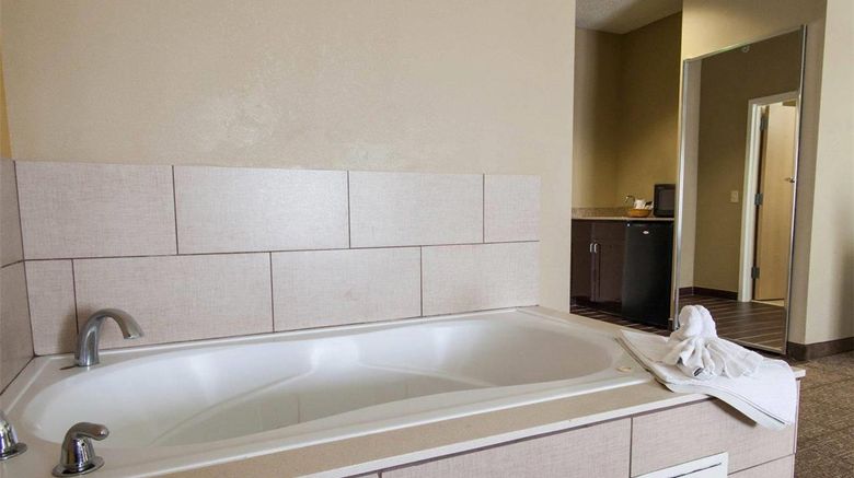 <b>Comfort Suites Tulsa Central Suite</b>. Images powered by <a href="https://iceportal.shijigroup.com/" title="IcePortal" target="_blank">IcePortal</a>.