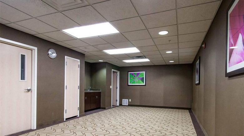 <b>Comfort Suites Tulsa Central Meeting</b>. Images powered by <a href="https://iceportal.shijigroup.com/" title="IcePortal" target="_blank">IcePortal</a>.
