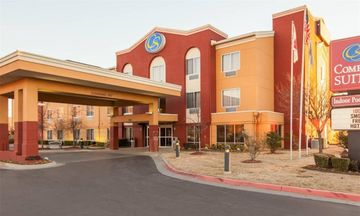 Comfort Suites Tulsa Central