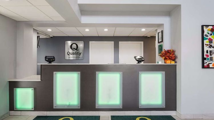 Quality Suites Tulsa Lobby