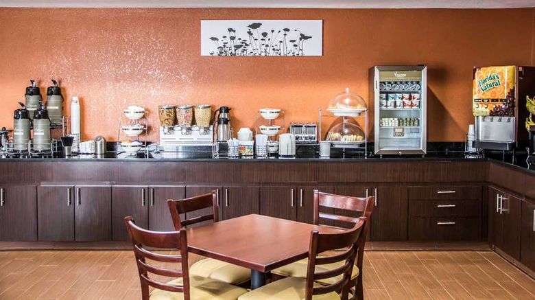 <b>Sleep Inn & Suites Oklahoma City Restaurant</b>. Images powered by <a href="https://iceportal.shijigroup.com/" title="IcePortal" target="_blank">IcePortal</a>.