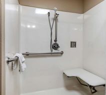 Comfort Inn & Suites Room