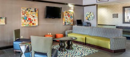 Comfort Inn & Suites Lobby