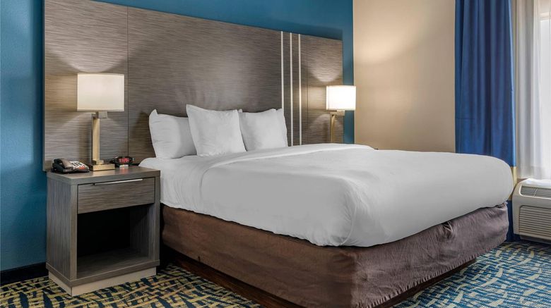 <b>Comfort Inn & Suites Suite</b>. Images powered by <a href="https://iceportal.shijigroup.com/" title="IcePortal" target="_blank">IcePortal</a>.
