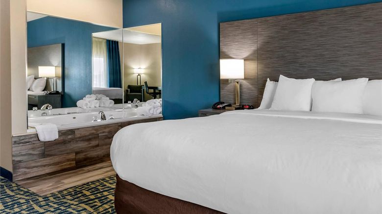 <b>Comfort Inn & Suites Suite</b>. Images powered by <a href="https://iceportal.shijigroup.com/" title="IcePortal" target="_blank">IcePortal</a>.