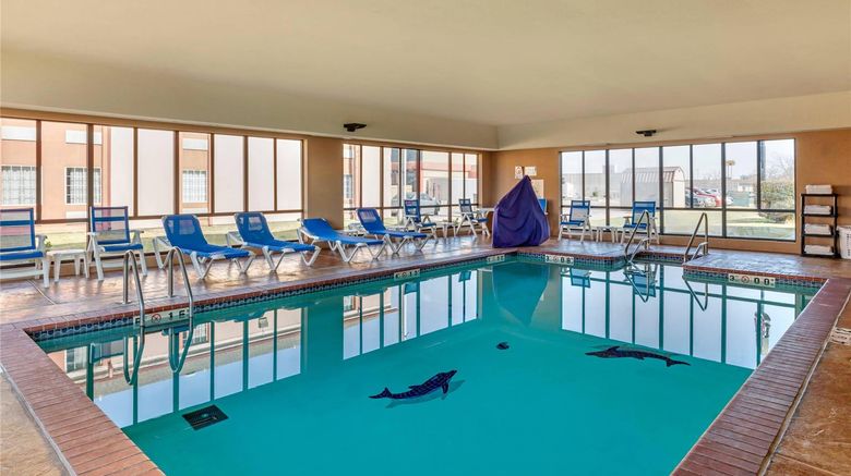 <b>Comfort Inn & Suites Pool</b>. Images powered by <a href="https://iceportal.shijigroup.com/" title="IcePortal" target="_blank">IcePortal</a>.