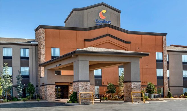 Comfort Inn & Suites Exterior