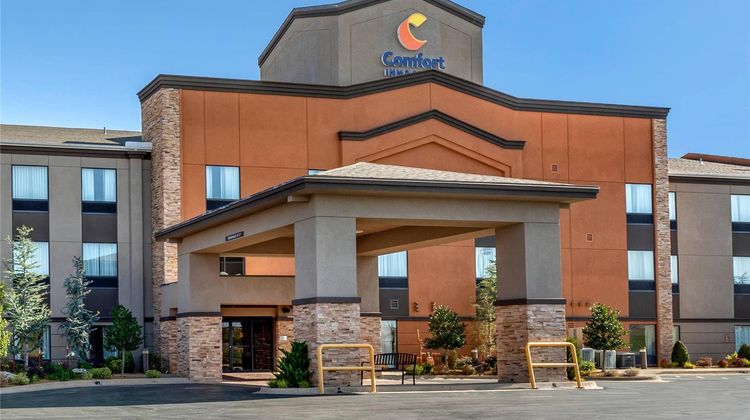 Comfort Inn & Suites Exterior