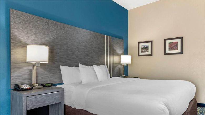 <b>Comfort Inn & Suites Room</b>. Images powered by <a href="https://iceportal.shijigroup.com/" title="IcePortal" target="_blank">IcePortal</a>.