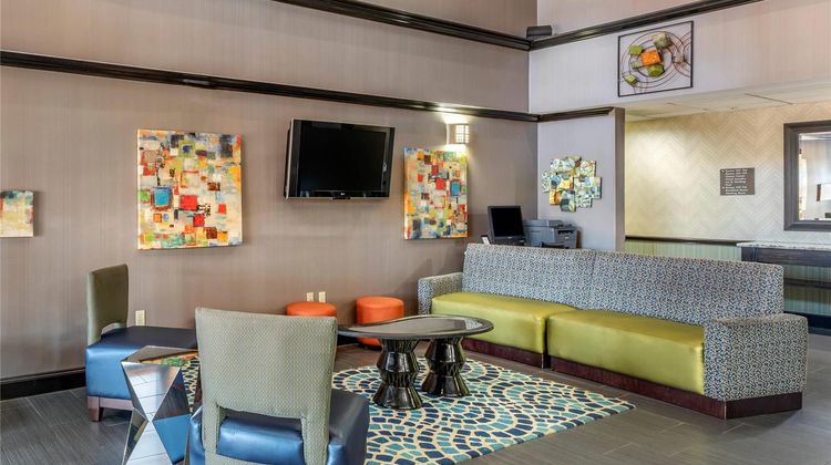 Comfort Inn & Suites Lobby