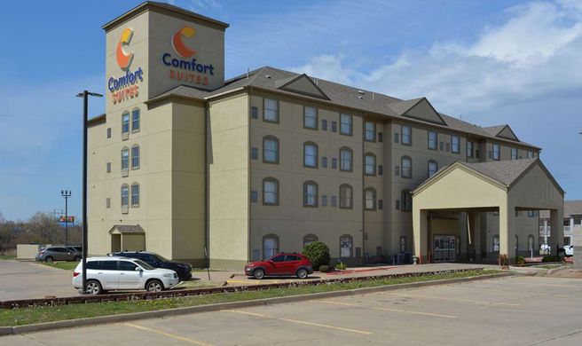 Comfort Suites-SW Oklahoma City Exterior