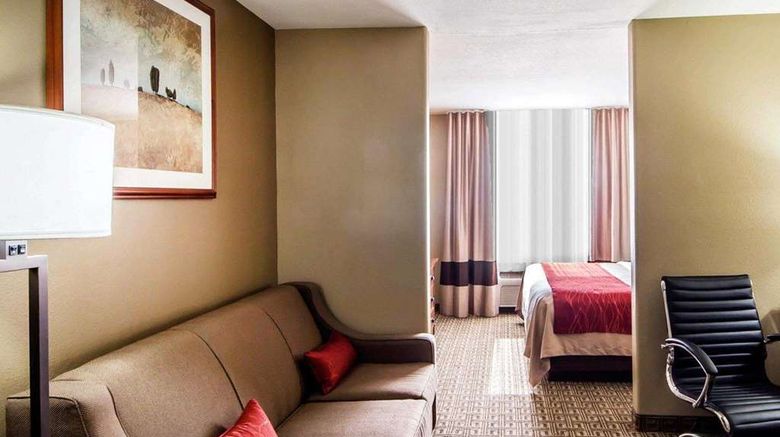 <b>Comfort Inn & Suites Suite</b>. Images powered by <a href="https://iceportal.shijigroup.com/" title="IcePortal" target="_blank">IcePortal</a>.