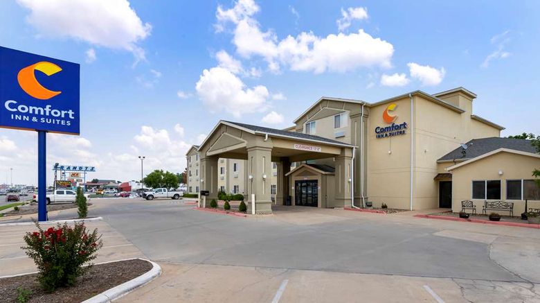 <b>Comfort Inn & Suites Exterior</b>. Images powered by <a href="https://iceportal.shijigroup.com/" title="IcePortal" target="_blank">IcePortal</a>.