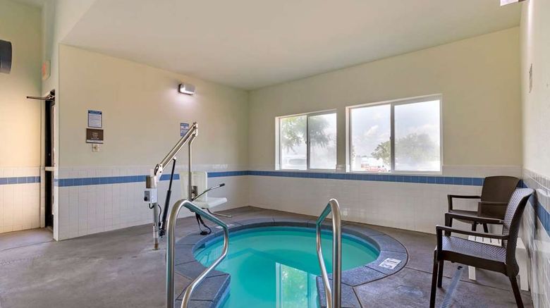 <b>Comfort Inn & Suites Pool</b>. Images powered by <a href="https://iceportal.shijigroup.com/" title="IcePortal" target="_blank">IcePortal</a>.