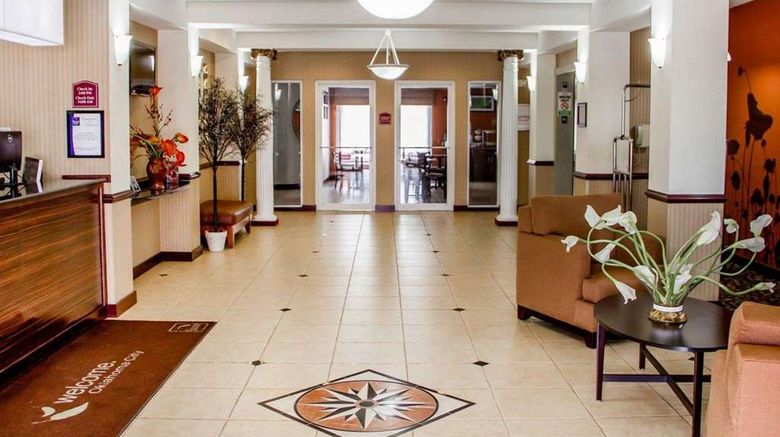 <b>Sleep Inn & Suites Lobby</b>. Images powered by <a href="https://iceportal.shijigroup.com/" title="IcePortal" target="_blank">IcePortal</a>.