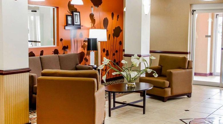 <b>Sleep Inn & Suites Lobby</b>. Images powered by <a href="https://iceportal.shijigroup.com/" title="IcePortal" target="_blank">IcePortal</a>.