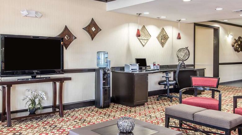 <b>Comfort Suites Lobby</b>. Images powered by <a href="https://iceportal.shijigroup.com/" title="IcePortal" target="_blank">IcePortal</a>.