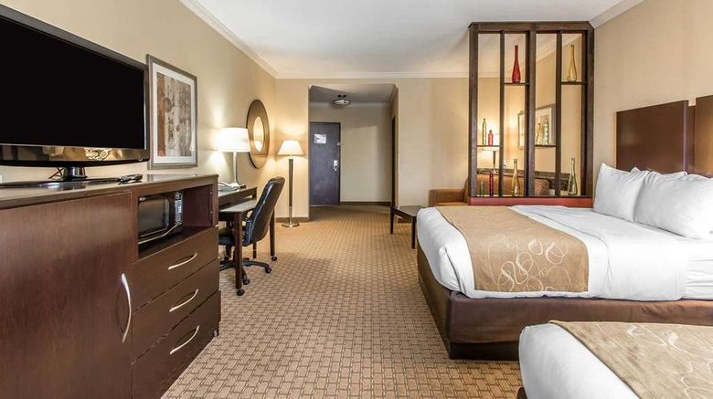 <b>Comfort Suites Suite</b>. Images powered by <a href="https://iceportal.shijigroup.com/" title="IcePortal" target="_blank">IcePortal</a>.