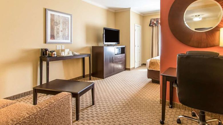<b>Comfort Suites Suite</b>. Images powered by <a href="https://iceportal.shijigroup.com/" title="IcePortal" target="_blank">IcePortal</a>.