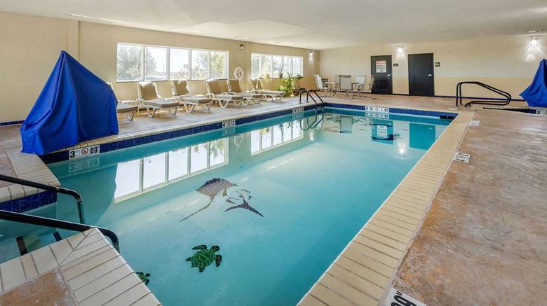 <b>Comfort Inn & Suites Pool</b>. Images powered by <a href="https://iceportal.shijigroup.com/" title="IcePortal" target="_blank">IcePortal</a>.
