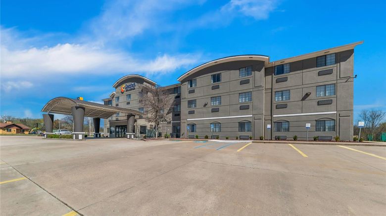 <b>Comfort Inn & Suites Hotel Atoka Exterior</b>. Images powered by <a href="https://iceportal.shijigroup.com/" title="IcePortal" target="_blank">IcePortal</a>.