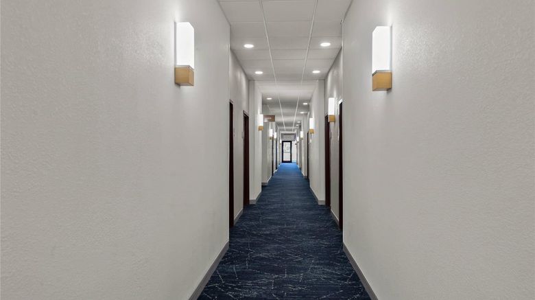 <b>Comfort Inn & Suites Hotel Atoka Lobby</b>. Images powered by <a href="https://iceportal.shijigroup.com/" title="IcePortal" target="_blank">IcePortal</a>.