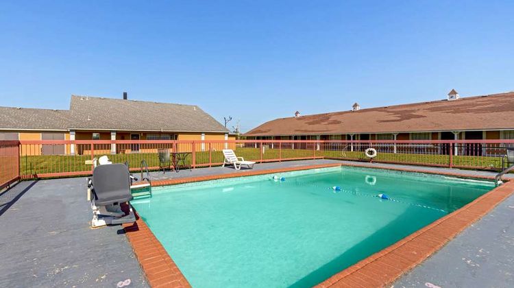 Econo Lodge Pryor Pool