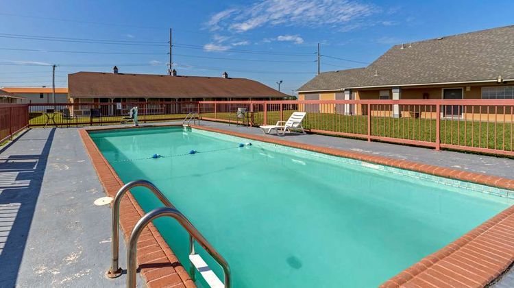 Econo Lodge Pryor Pool